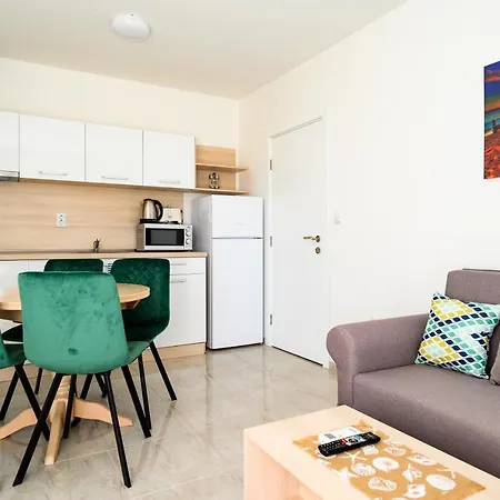 Complex Horizon Apartment